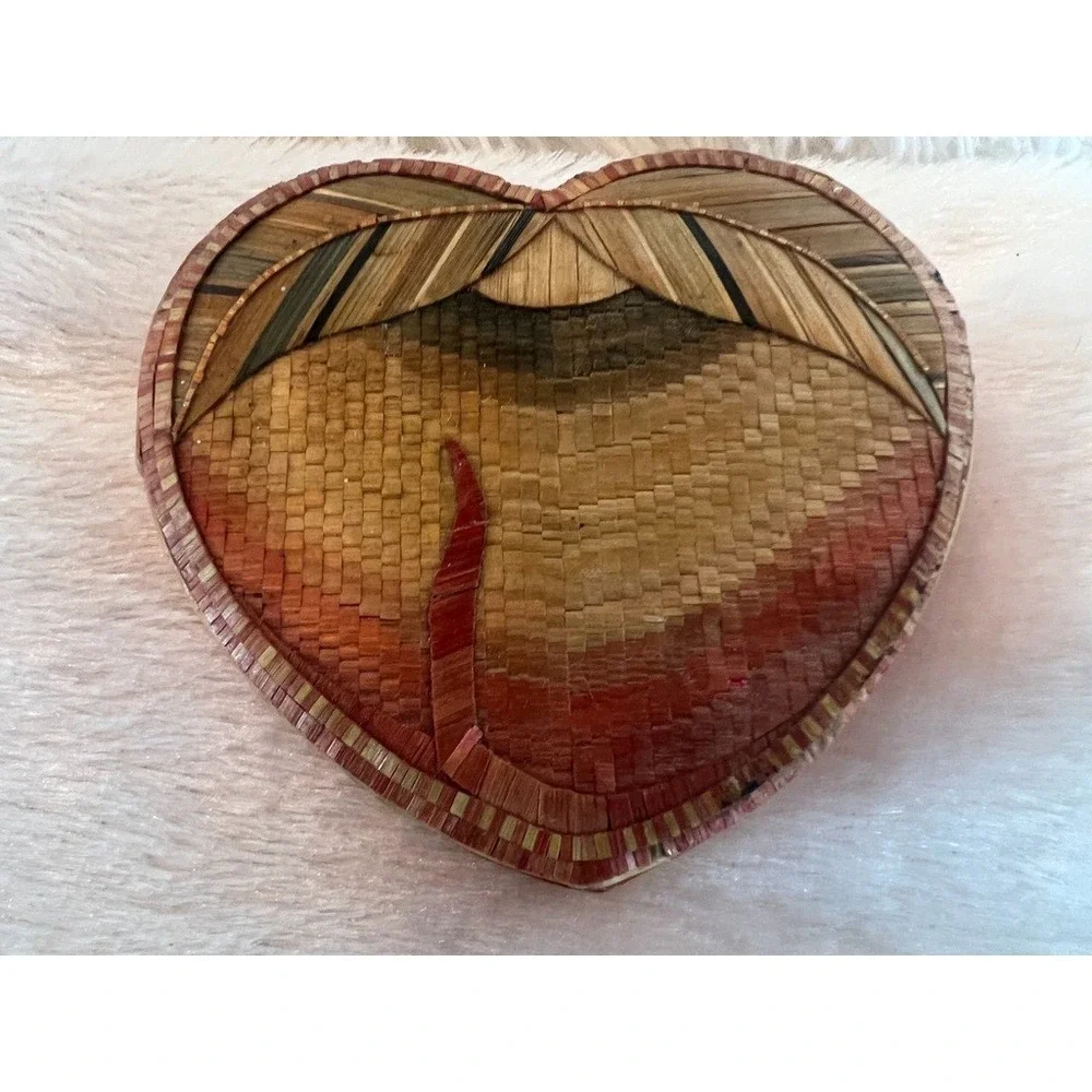 Heart Trinket Box Snake Tail Vintage Woven Straw‎ Folk Art Jewelry Box Mexico